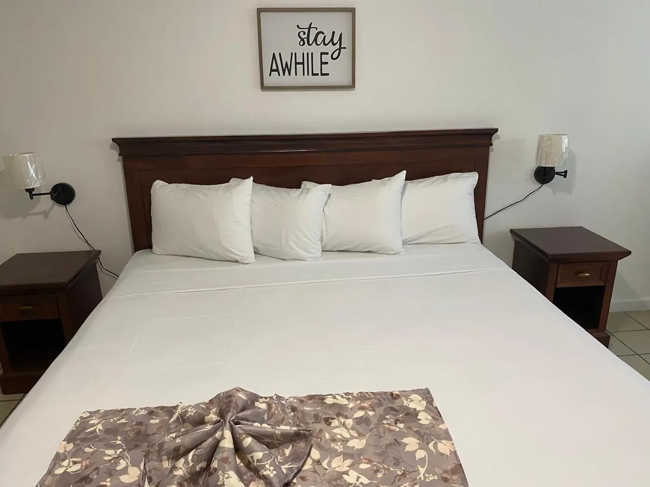 אוצ'ו ריוס Pineapple Court Hotel ג'מייקה