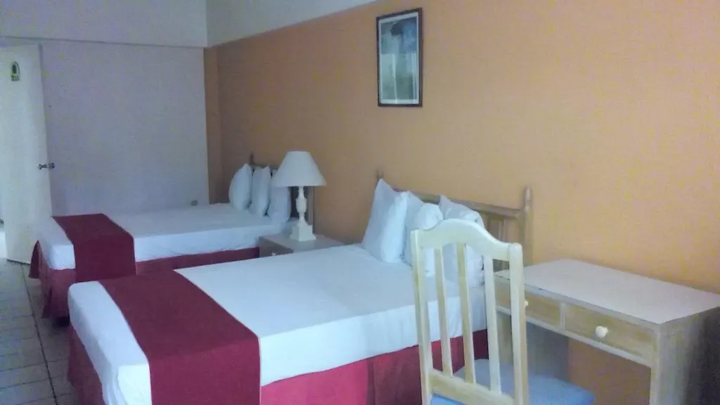 אוצ'ו ריוס Pineapple Court Hotel