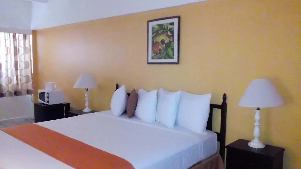 אוצ'ו ריוס Pineapple Court Hotel
