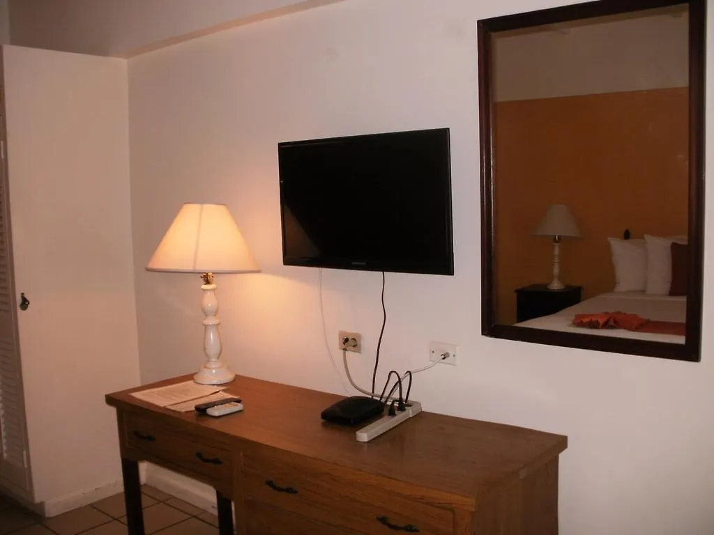 אוצ'ו ריוס Pineapple Court Hotel ג'מייקה