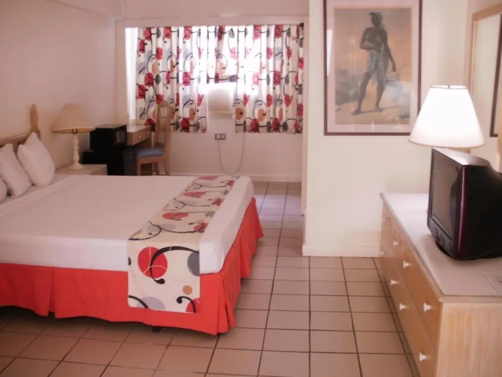 אוצ'ו ריוס Pineapple Court Hotel 2*, אוצ'ו ריוס