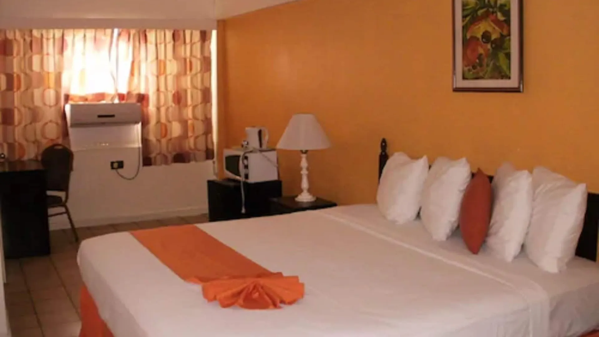 אוצ'ו ריוס Pineapple Court Hotel 2*, אוצ'ו ריוס
