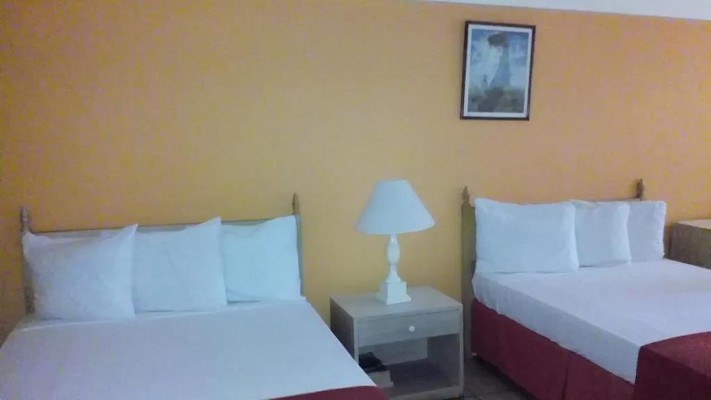 אוצ'ו ריוס Pineapple Court Hotel ג'מייקה