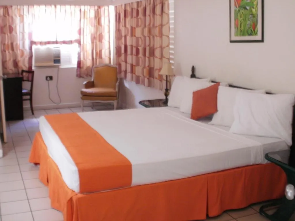 אוצ'ו ריוס Pineapple Court Hotel 2*, אוצ'ו ריוס ג'מייקה