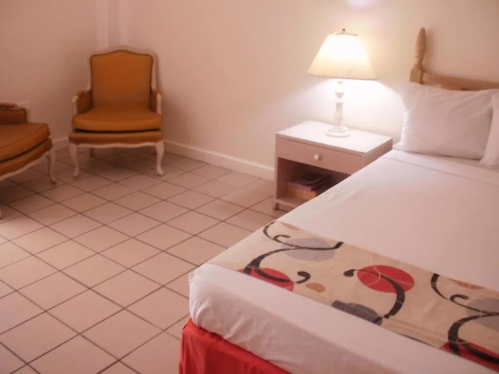 אוצ'ו ריוס Pineapple Court Hotel  אוצ'ו ריוס
