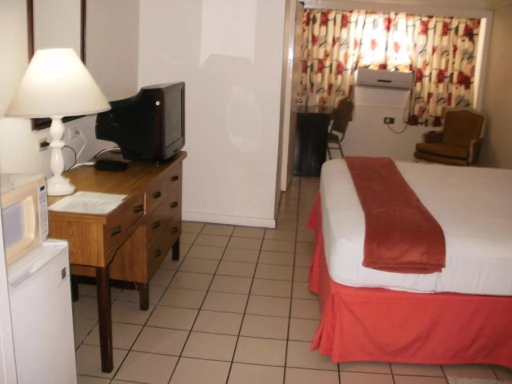 Pineapple Court Hotel Ocho Ríos