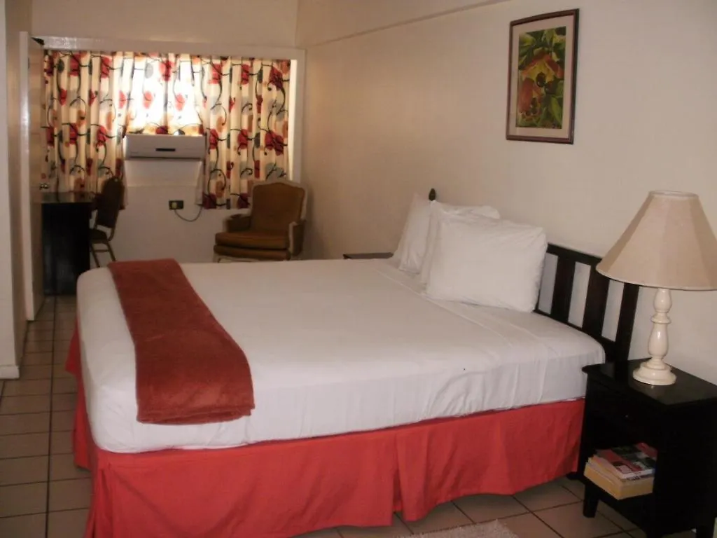 Pineapple Court Hotel Ocho Ríos 2*,  Jamaïque