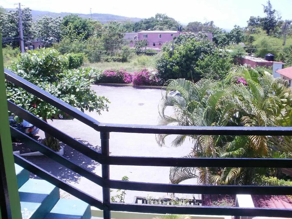 Pineapple Court Hotel Ocho Ríos