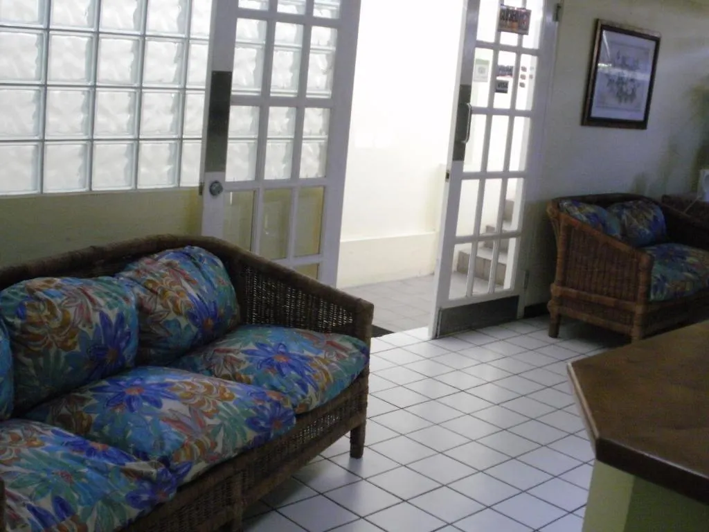 אוצ'ו ריוס Pineapple Court Hotel