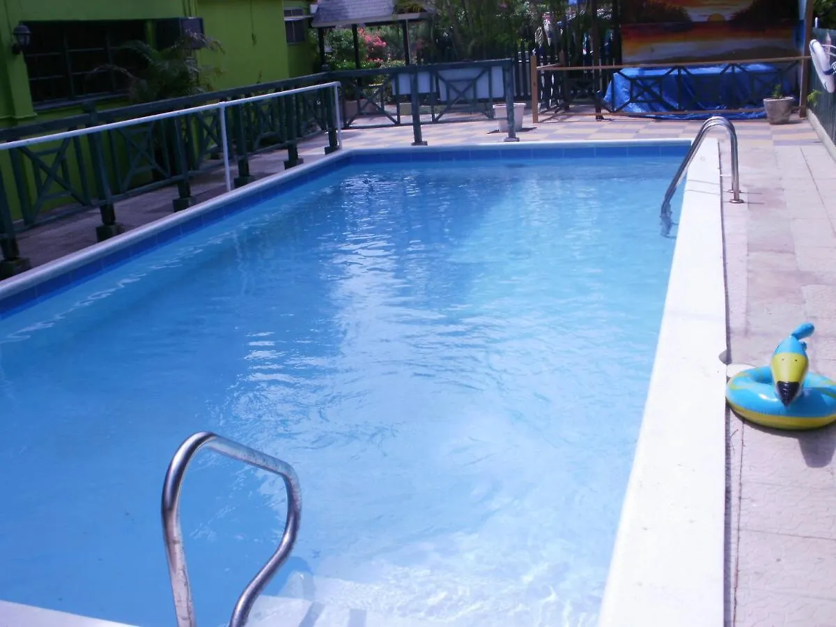 אוצ'ו ריוס Pineapple Court Hotel