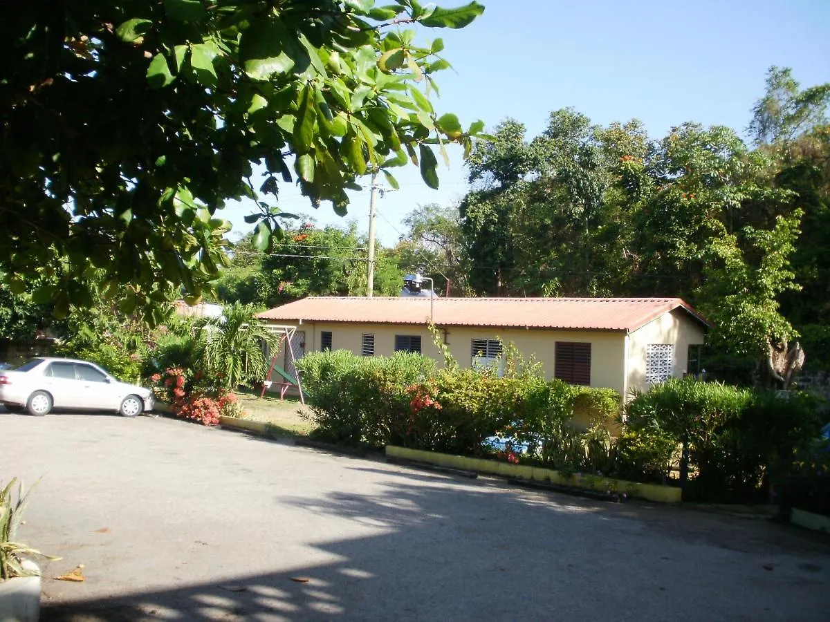אוצ'ו ריוס Pineapple Court Hotel