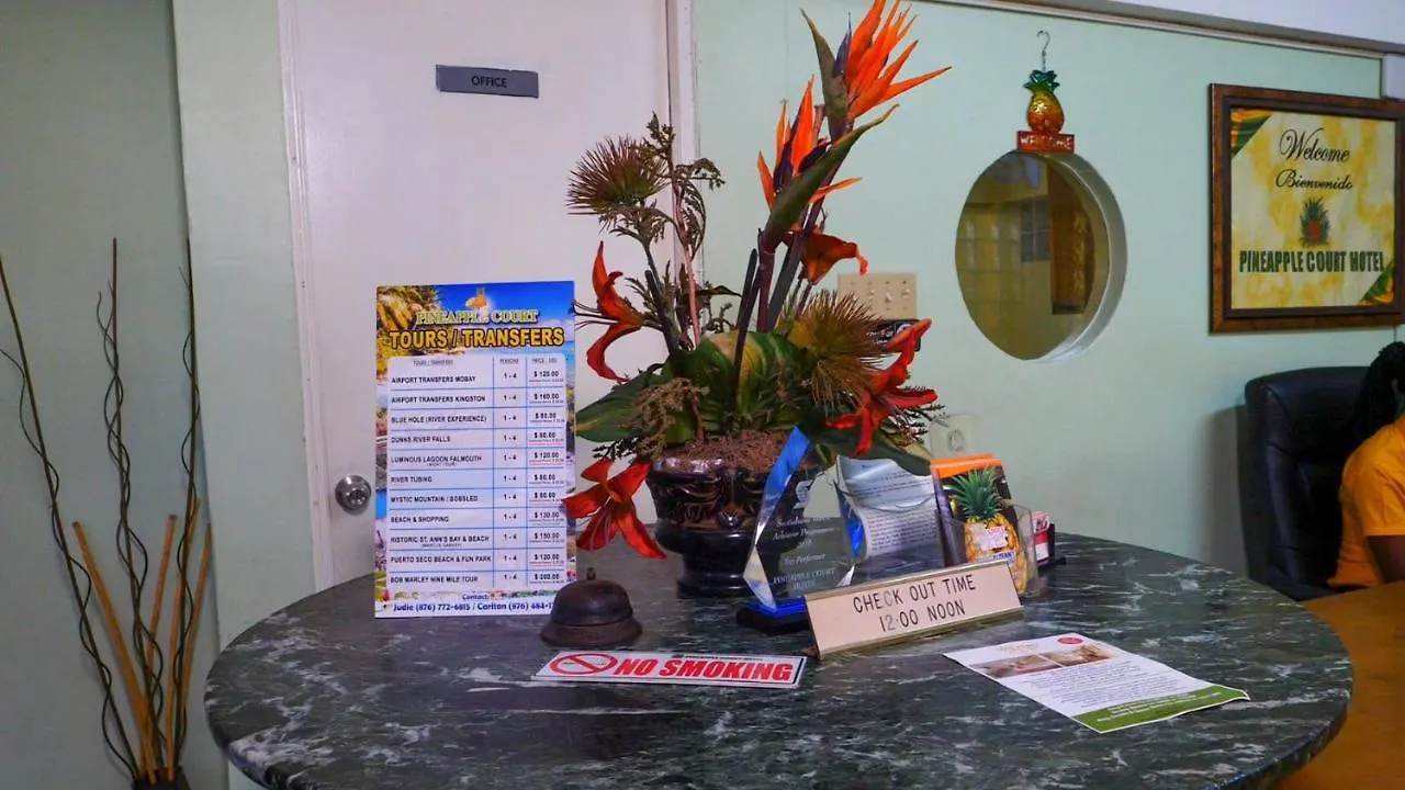 **  אוצ'ו ריוס Pineapple Court Hotel ג'מייקה