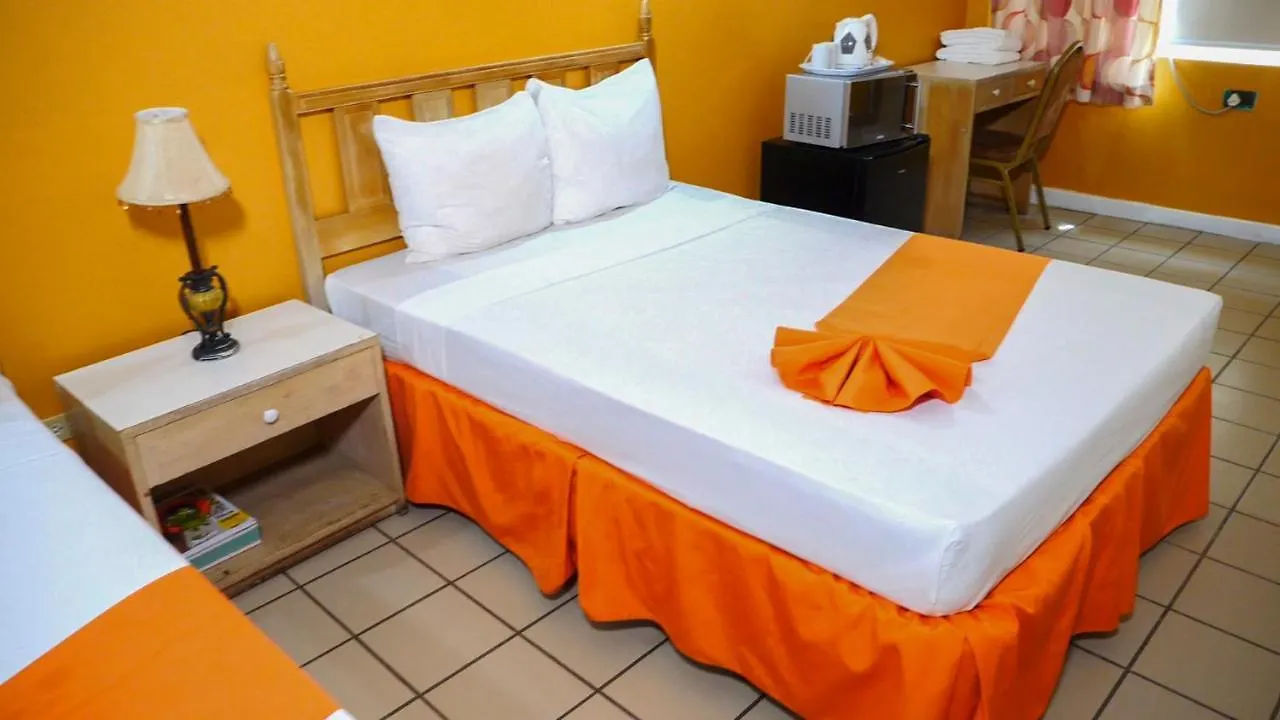 אוצ'ו ריוס Pineapple Court Hotel  אוצ'ו ריוס