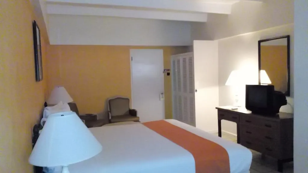 **  Pineapple Court Hotel Ocho Rios Jamaica